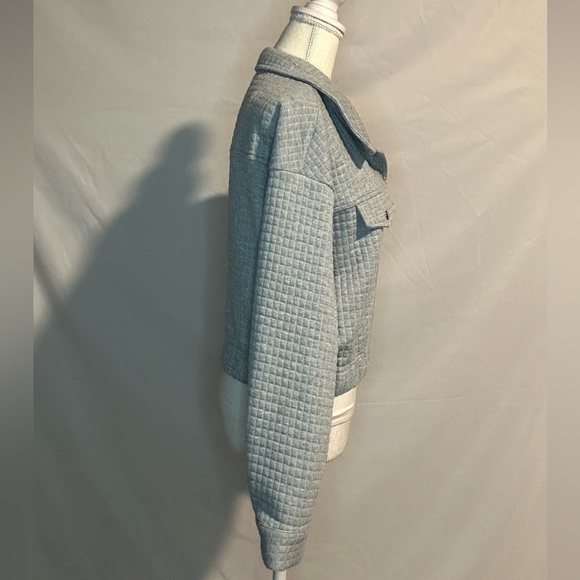 Simple and stylish jacket for everyday wear. You can dress it up or down. - Picture 4 of 7